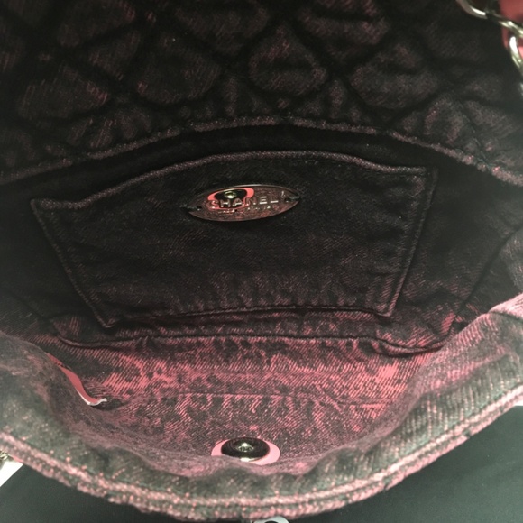 CHANEL VINTAGE PINK QUILTED DENIM SHOULDER BAG - Picture 8 of 9